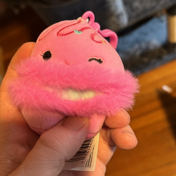 Middy the macaroon valentines squishmallow clip NWT - Picture 5 of 5